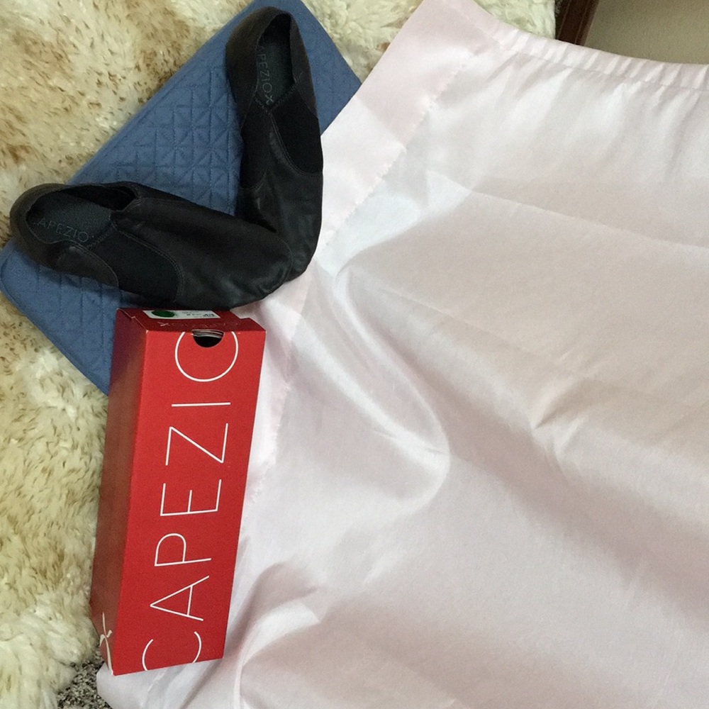 Capezio Adult Slip On Jazz Shoes (size 10.5 M)